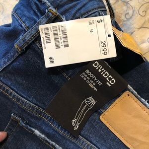 H&M. Booty fit jeans